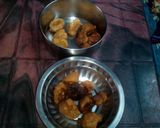 A picture of step 18 of Khatti meethi smoking dahi bhalla.