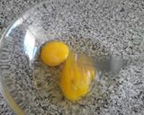 Foto del paso 1 de la receta: Omelette con cebollín y jamón o queso