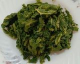 Foto langkah ke 1 dari resep Oseng Daun Pepaya Ikan Klotok.