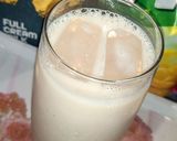 A picture of step 3 of Mango tang milk shake.