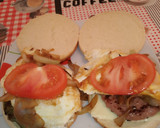 Foto del paso 4 de la receta: Hamburguesas completas mixtas con cebolla caramelizada
