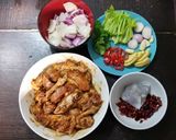 A picture of step 2 of Spicy Chicken Pot 麻辣雞煲.