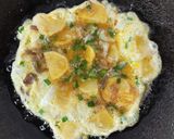 Foto langkah ke 3 dari resep Dadar Telur Kentang.