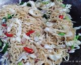 Foto langkah ke 5 dari resep Mie Eko Goreng Sayur.