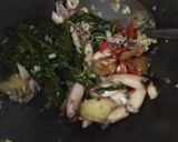 Foto langkah ke 4 dari resep Cah kangkung cumi asin.