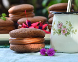 Foto del paso 5 de la receta: Alfajores de chocolate rellenos con dulce de leche y Nutella😜