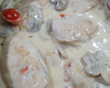 Foto del paso 3 de la receta: Pavo cremoso al vino blanco