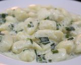 Foto del paso 5 de la receta: Ñoquis en crema liviana de verdeo