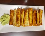 Foto del paso 4 de la receta: Tequeños de queso con crema de palta