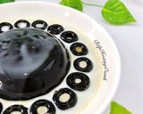 A picture of step 3 of Grass Jelly with Brown Sugar and Milk.