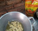 Foto langkah ke 5 dari resep Jamur Suwir Goreng Tepung.