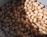 A picture of step 2 of Pindi Chole.