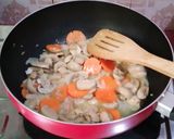 Foto langkah ke 3 dari resep Jamur Kancing Saus Tiram.