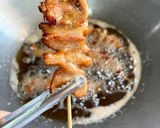 รูปขั้นตอนการทำที่ 6 ของ “หมูทอดเสียบไม้”