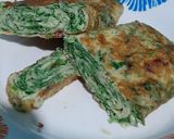 Foto langkah ke 5 dari resep Telur Dadar Gulung Bayam.