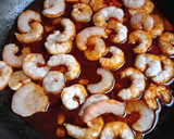 Foto del paso 3 de la receta: Espaguetis con Gulas y Gambas