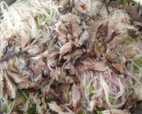รูปขั้นตอนการทำที่ 2 ของ ยำขนมจีนปลาทูหมูสับ
