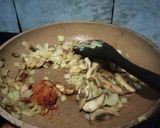 Foto langkah ke 5 dari resep Martabak tortilla jamur.