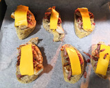 Foto del paso 6 de la receta: Rebanada de pan con pechuga, bacon y cheddar