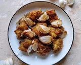 Foto langkah ke 4 dari resep Ayam Goreng Bawang Putih (Metode Marinasi).