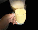 Hình bước làm 3 của món Sữa chua xoài mix chuối xay