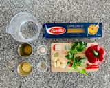 Foto langkah ke 1 dari resep Spaghetti aglio e olio ala sih iin.