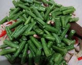 Foto langkah ke 2 dari resep Tumis Kacang Panjang Baso Sapi.