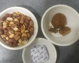 A picture of step 1 of Peanut Cheezy Halwa.