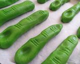 Foto del paso 4 de la receta: Dedos de zombie 🧟‍♂️