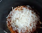 Foto langkah ke 5 dari resep Spicy Gochujang With Enoki and Shirataki.