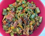 A picture of step 2 of Chatpaty Ladyfingers masala.