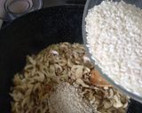 Foto del paso 3 de la receta: Risotto con ajo negro (de las Pedroñeras)