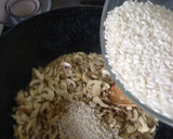 Foto del paso 3 de la receta: Risotto con ajo negro (de las Pedroñeras)