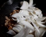 Hình bước làm 1 của món Thịt xào hành tây