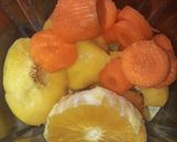 Foto del paso 1 de la receta: Licuado de naranja, durazno y zanahoria
