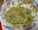 Foto del paso 2 de la receta Tartaletas de guacamole con gulas y de ensalada con gorgonzola