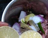 A picture of step 1 of Steamed Mutton rice flowers.