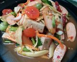 รูปขั้นตอนการทำที่ 2 ของ ตำไส้กรอก หมูยอ
