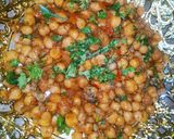 A picture of step 5 of Fry chana chat.