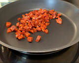 Foto del paso 2 de la receta: Garbanzos salteados con chorizo y albahaca