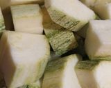 Foto del paso 1 de la receta: Revuelto de zucchinis con huevo 🥚