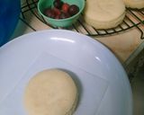 Foto langkah ke 5 dari resep Bolu Susu Kukus Stroberi.