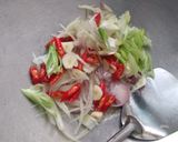 Foto langkah ke 3 dari resep Oseng Kikil Bumbu Kecap.