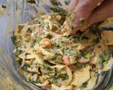 A picture of step 4 of Sookhy (dry) Baisan ky pakoray.