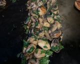 Une image de l'étape 7 de Champignons de Paris bruns sautés à la coriandre.