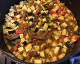 Une image de l'étape 4 de Soupe au bœuf courgettes et tomates aux épices.