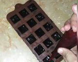 A picture of step 4 of Pomegranate chocolate bites.