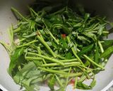 Foto langkah ke 4 dari resep 659. Kangkung Pedas Cumi Asin.
