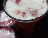 A picture of step 4 of Strawberry pineapple juice.