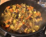 Une image de l'étape 16 de Aubergines, carottes et ciboules au lard et curry.